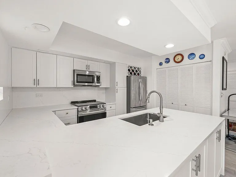 664 Forsyth St — Photo 6