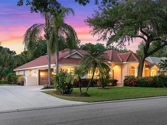 3rd image of 8552 Woodbriar Dr