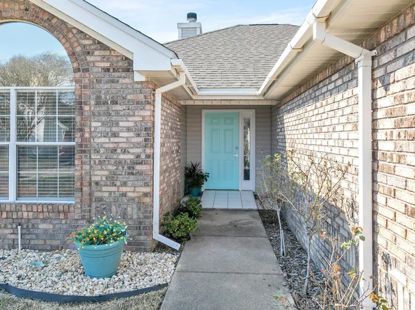 410 Bristol Cv, Mary Esther, FL 32569