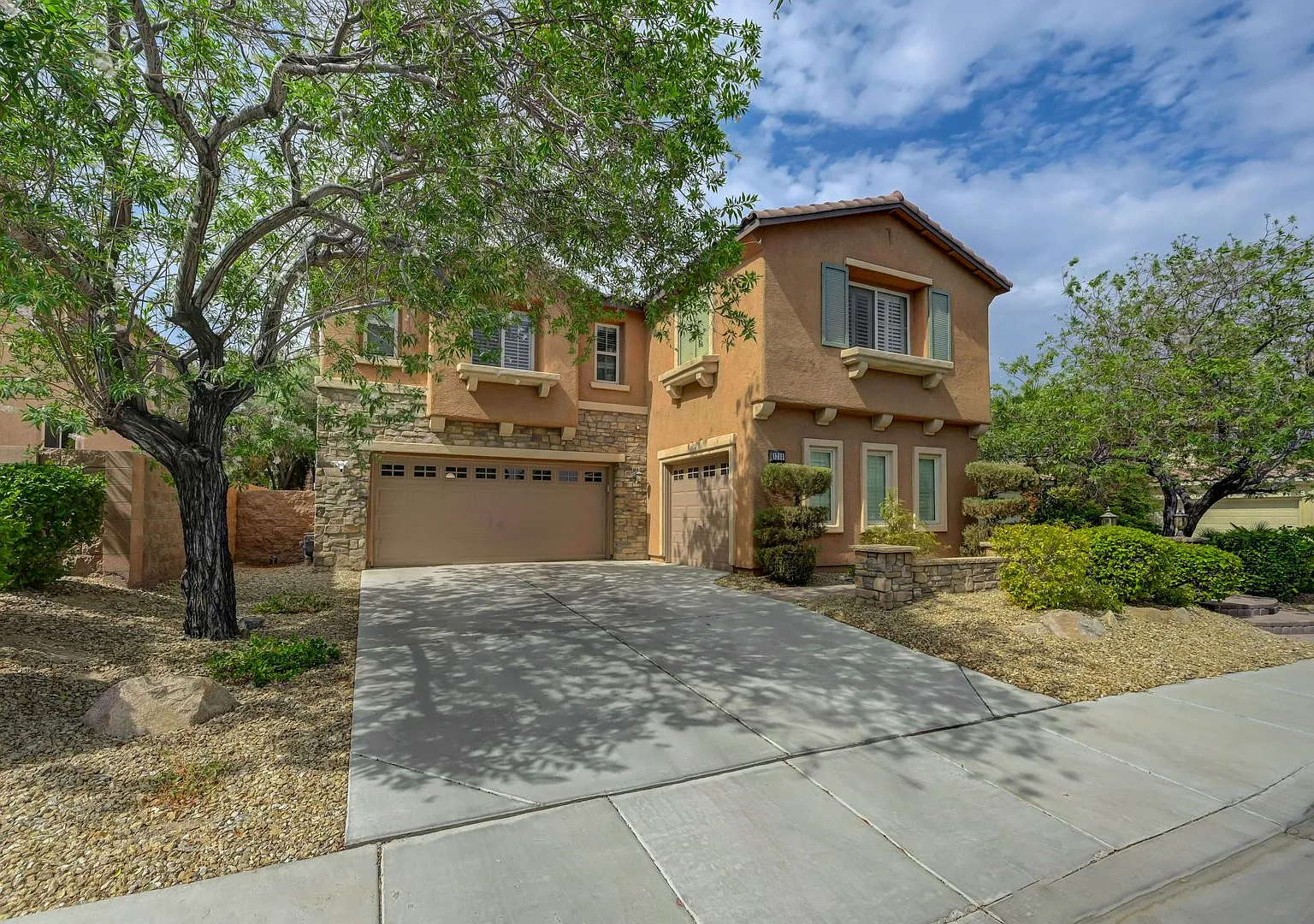 5 Bedrooms all with attached bathrooms! Pool & Spa!! Upgrades Galore! — Photo 3