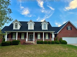 3712 Cambridge Dr, Hurricane, WV 25526