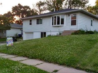 112 33rd Ave SW, Cedar Rapids, IA 52404