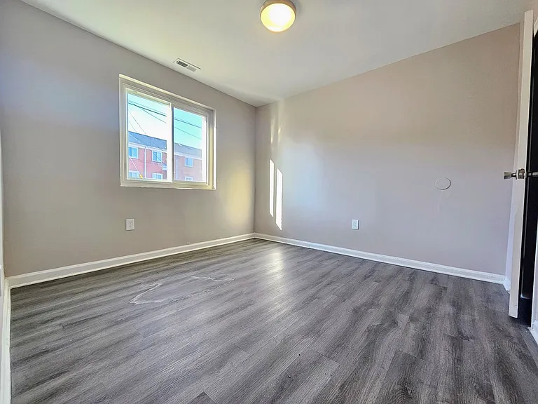 Wildwood Gardens Apartments — Photo 16