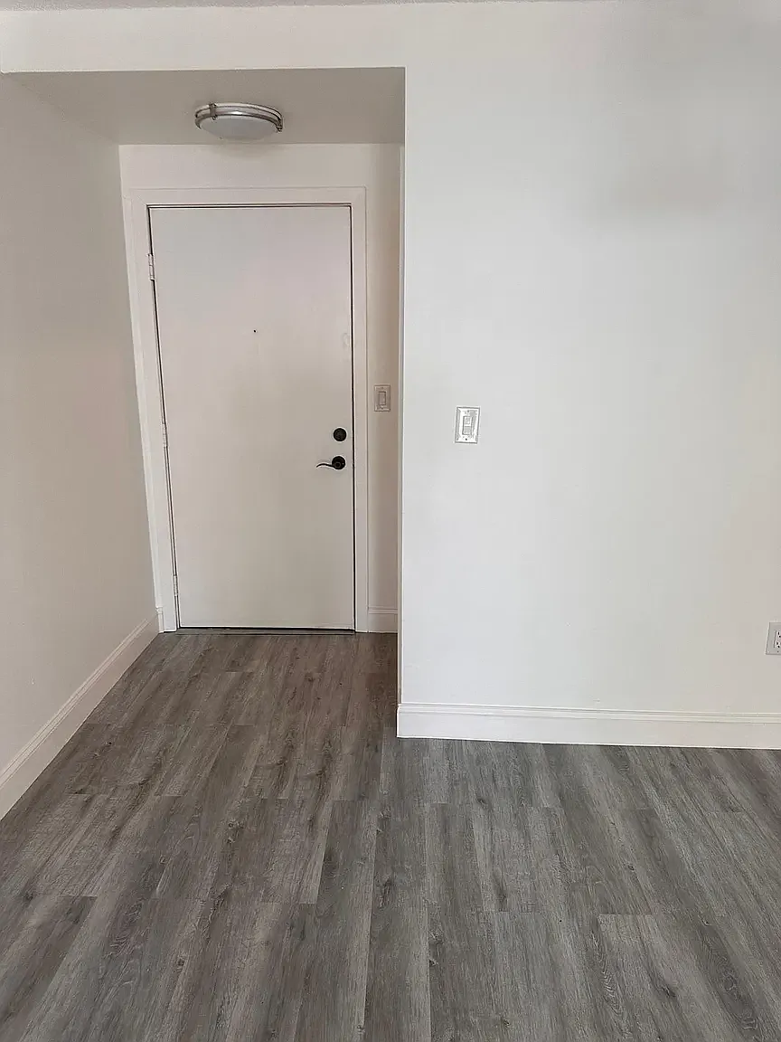 2 bed, 1000 sqft, $2,450 — Photo 3