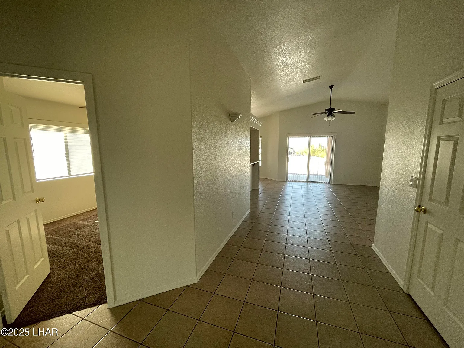 3 bed, 2.0 bath, 1356 sqft, $1,650 — Photo 4