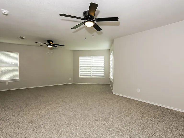 629 Gibson St — Photo 11