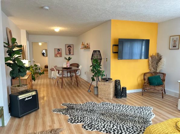 5520 Summit Ave #3