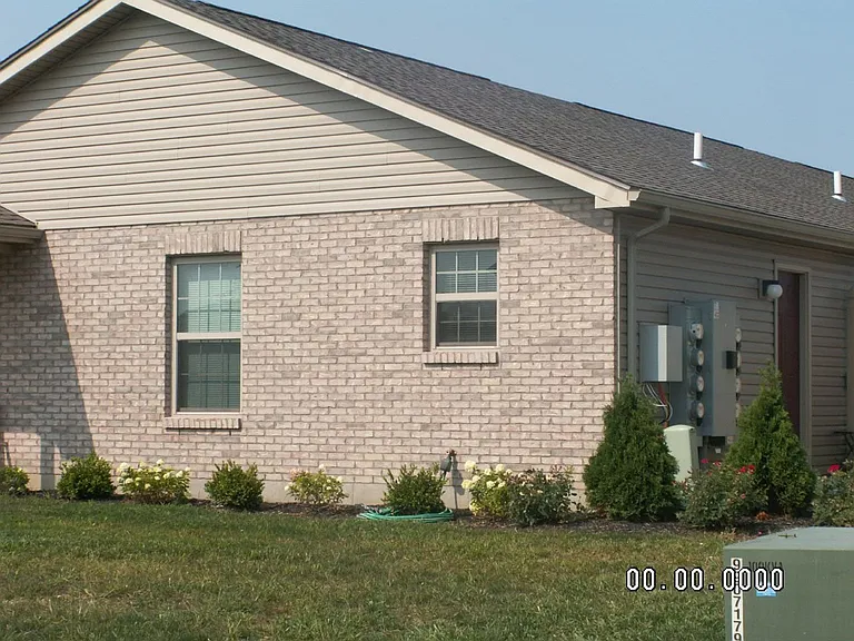 2240 Morning Glory Cir — Photo 38