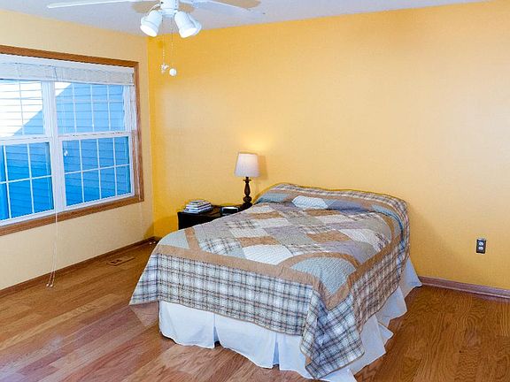 3rd image of 3929 NE Gardenia Ln
