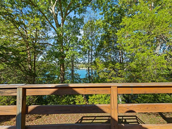 5th image of 154 Twin Rivers Dr