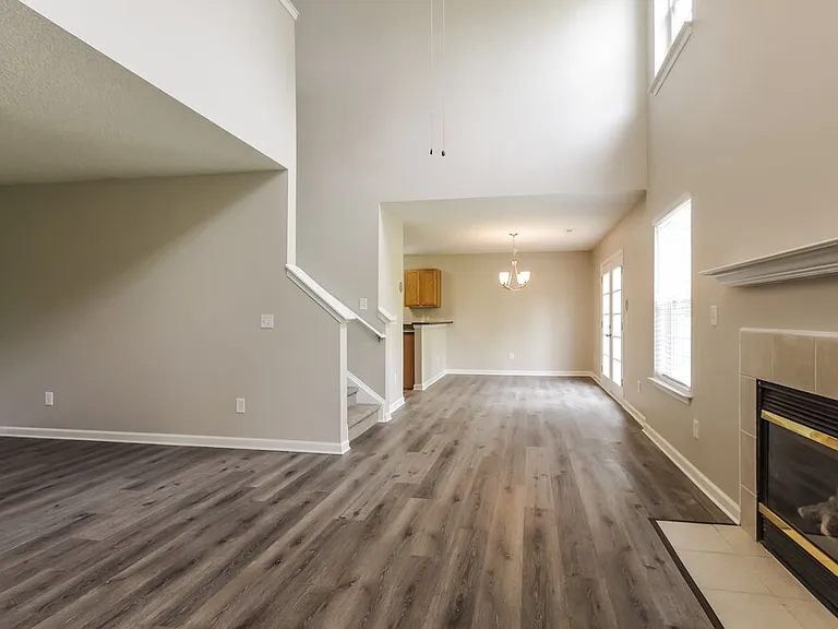 555 River View Dr — Photo 5