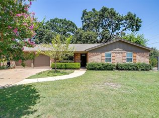 116 Arcadia St, Hurst, TX 76053