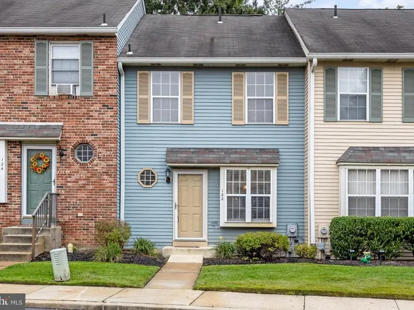 122 Camber Ln, Mount Laurel, NJ 08054