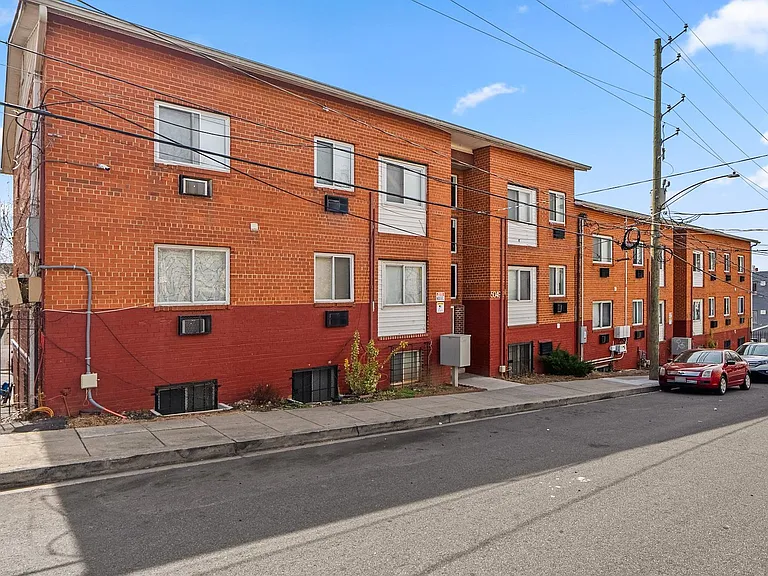 5047 D St SE #204 — Photo 2
