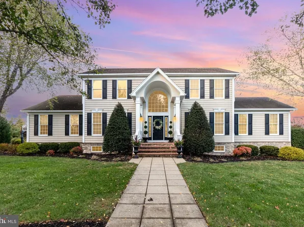 1 Bridgeport Dr, Mechanicsburg, PA 17050