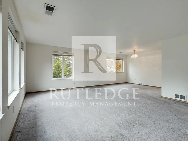 120 Mallory Ln — Photo 10