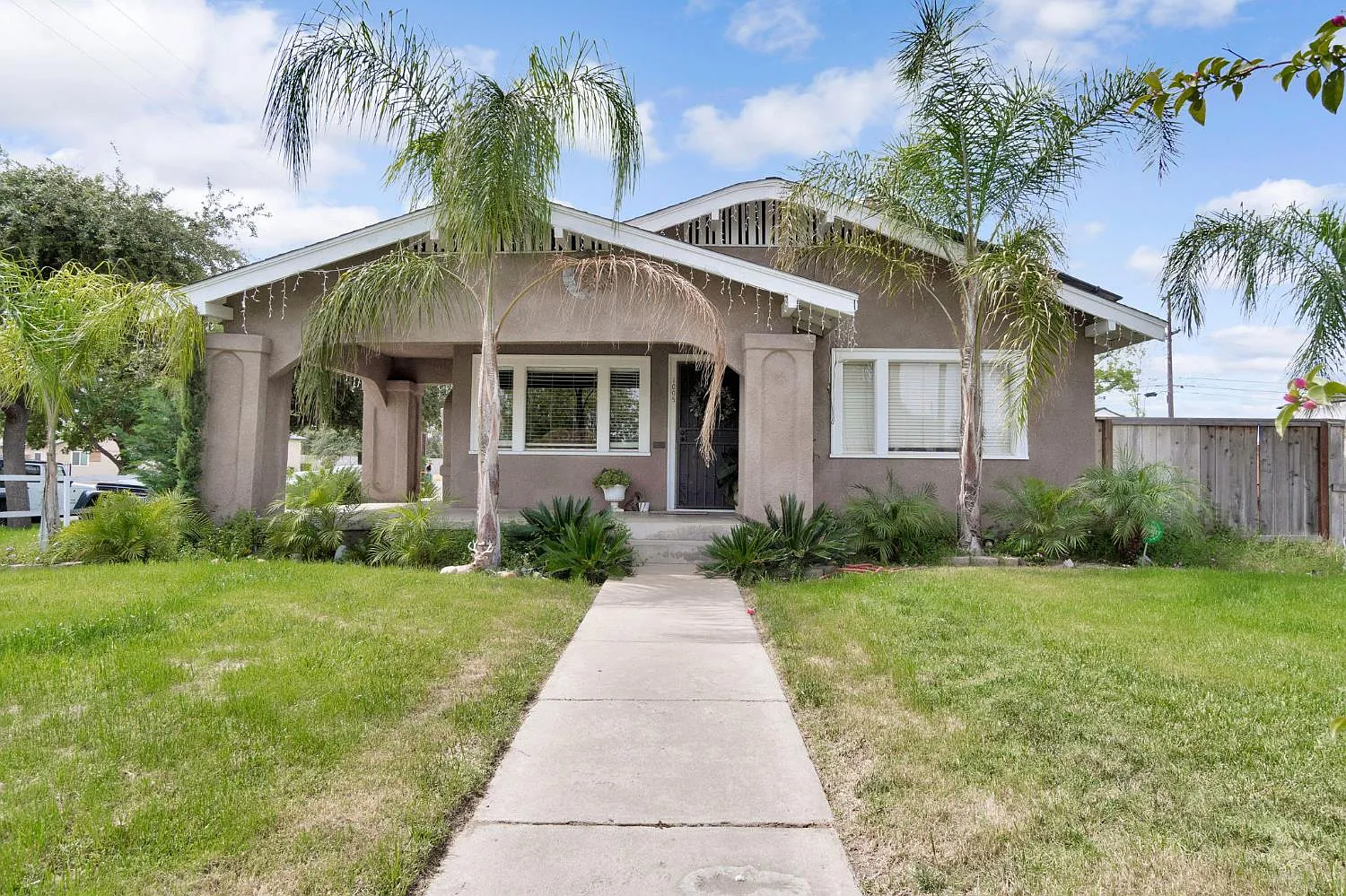 1005 N Fruit Ave photo 1