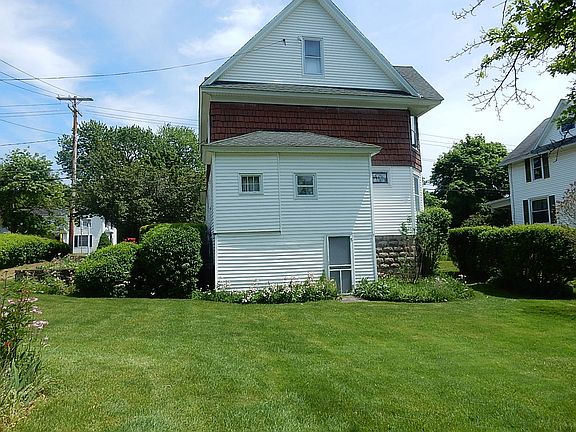 2nd image of 13 Carlton St