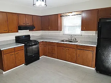 eat in kitchen with appliances