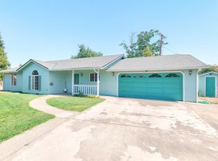 907 SW Sams Cir, Grants Pass, OR 97526