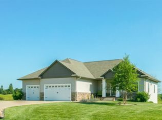 3955 Macbride Pl NE, Solon, IA 52333