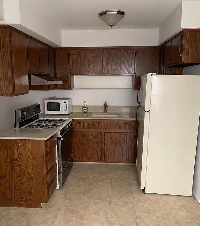 1st image of 390 Travis Ave Floor 1