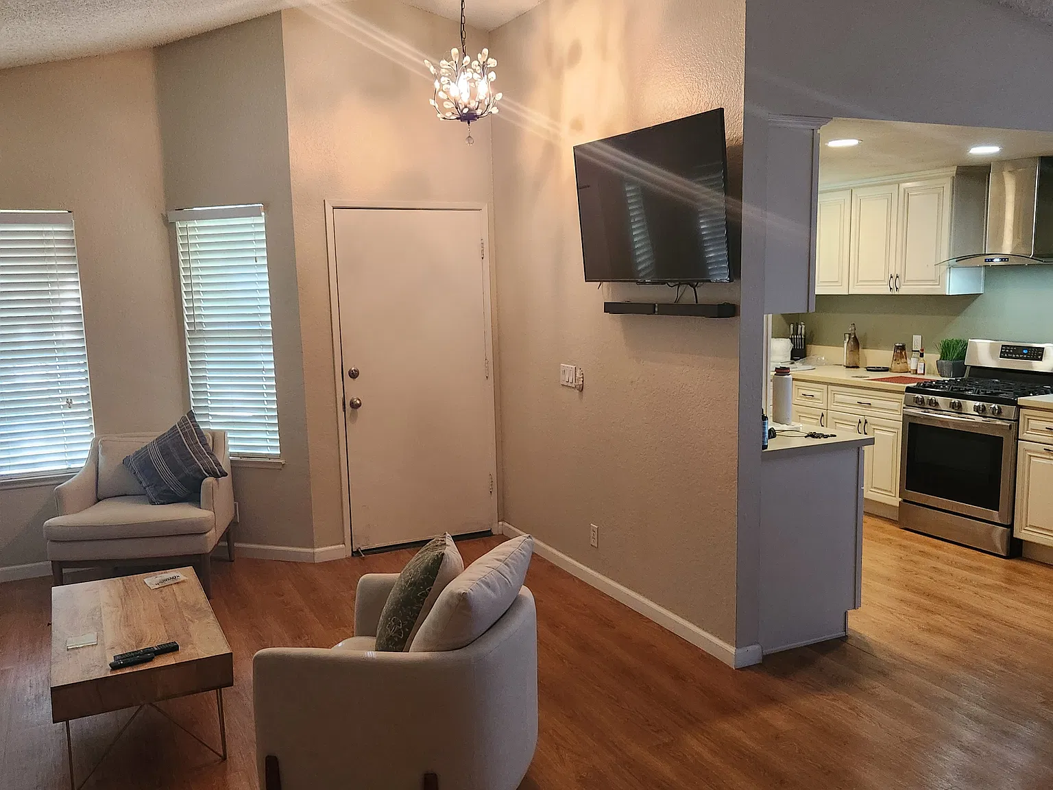 4 bed, 1344 sqft, $2,900 — Photo 4