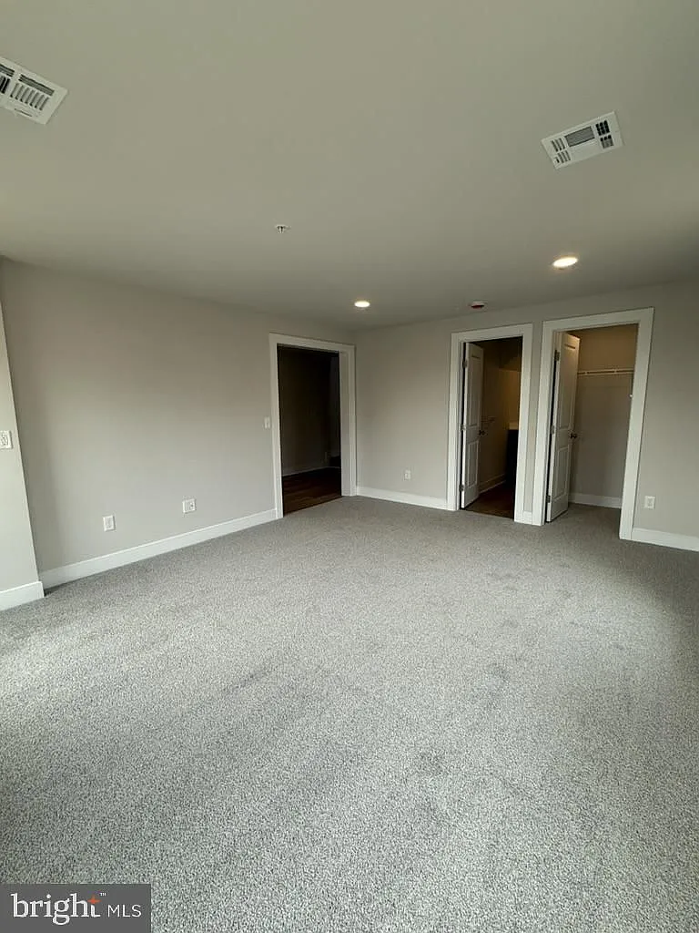 4 bed, 3.0 bath, 2165 sqft, $2,675 — Photo 3