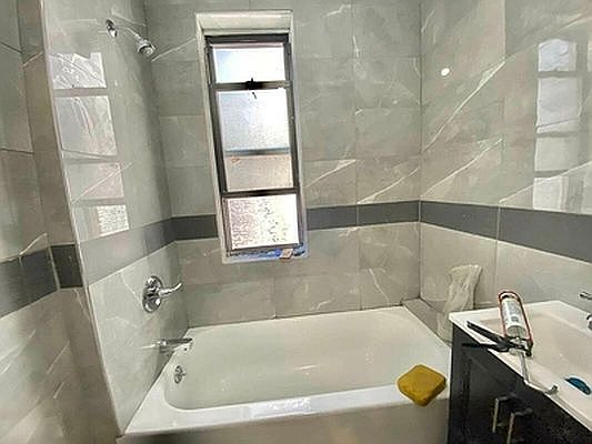 5th image of 45 Paedergat St #4-2