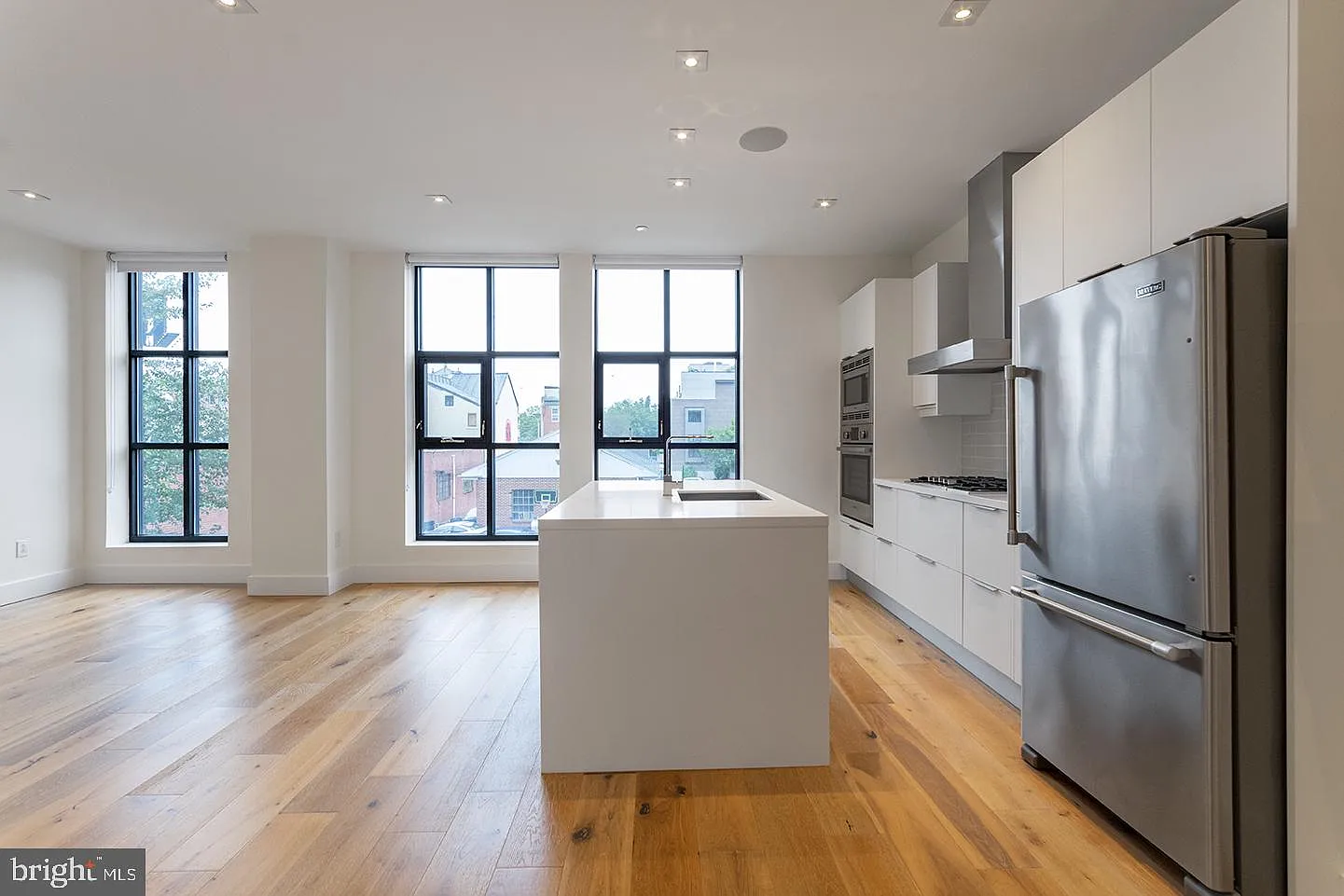 2 bed, 2.0 bath, $3,720 — Photo 4