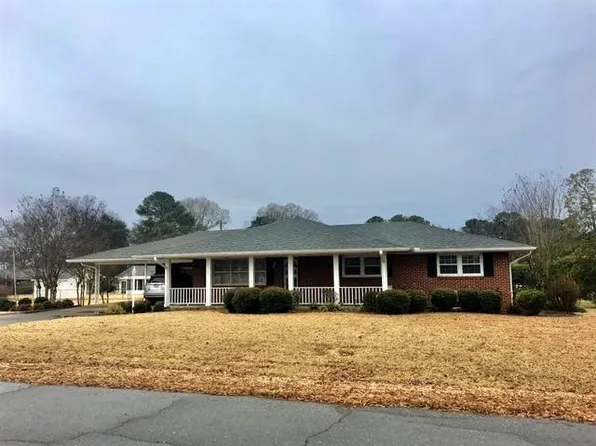 1108 Hillandale Dr, Tuscumbia, AL 35674