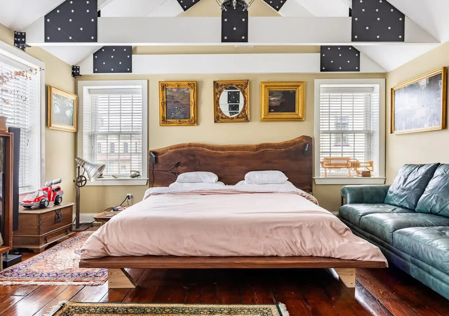 Unique Luxury Central Historic Landmark Home — Photo 4