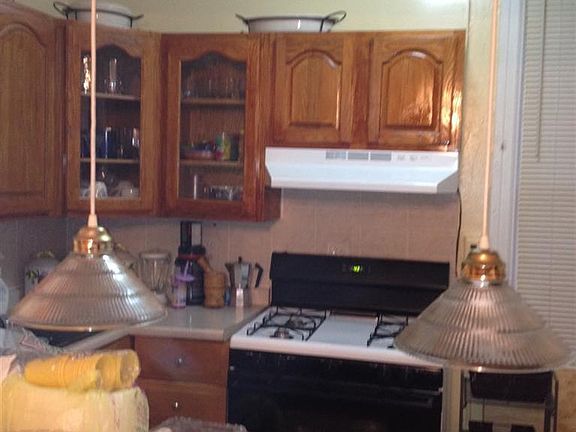 5th image of 9 Cedar St