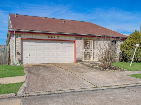 12912 Village Gate Dr, Houston, TX 77082