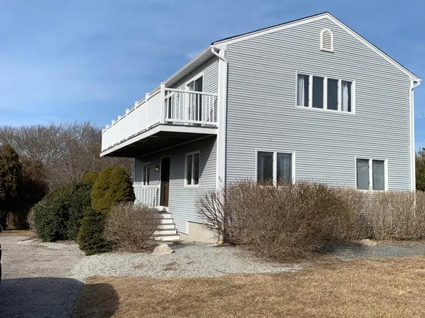 63 Carver Ln, Narragansett, RI 02882