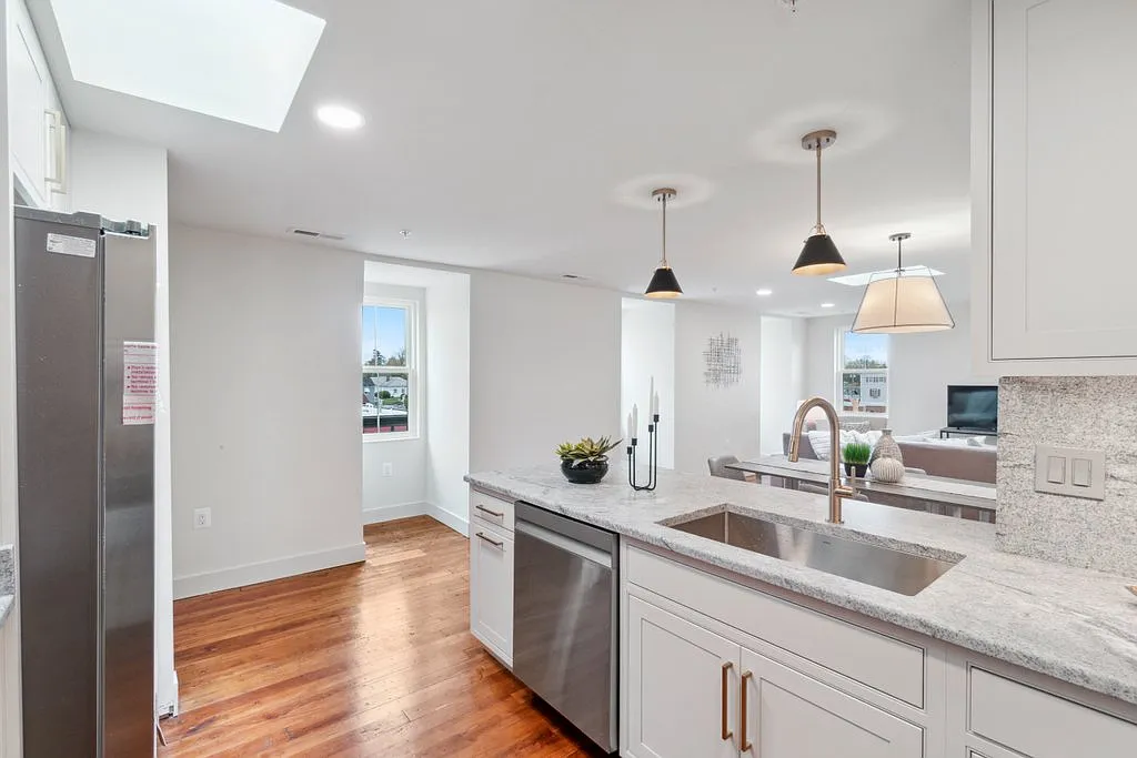 2 bed, 1100 sqft, $3,000 — Photo 3