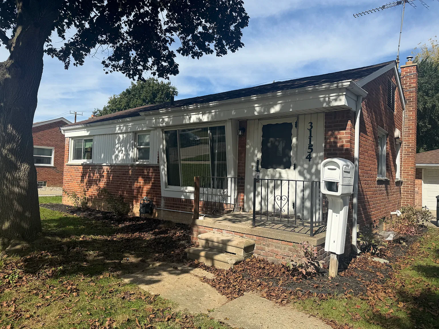 3 bed, 972 sqft, $2,300 — Photo 1
