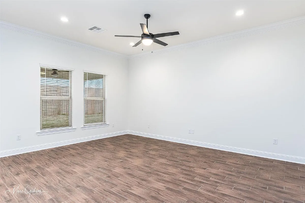 Building Photo - 732 Crozier Dr