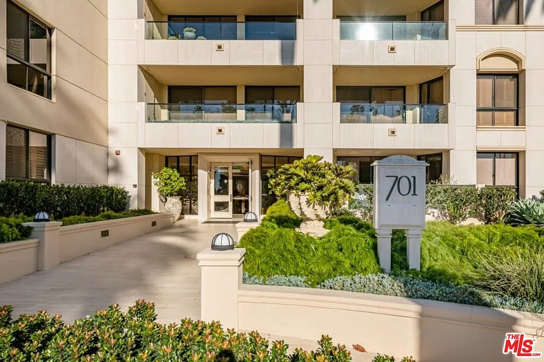 2 bed, 3.0 bath, 1389 sqft, $9,900 — Photo 3