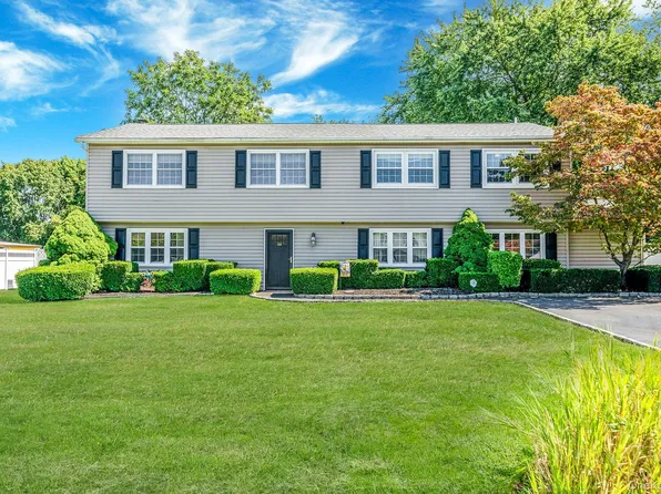 6 Azurean Court, Mount Sinai, NY 11766