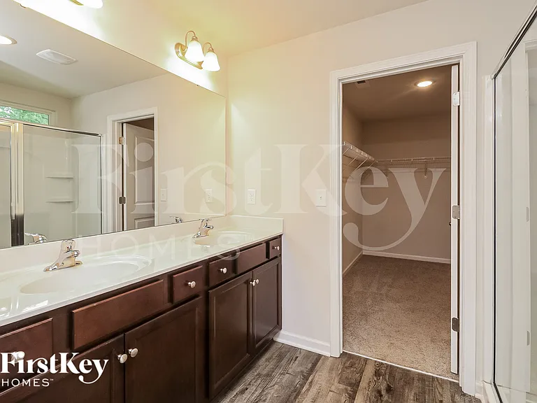 9526 Hamel St — Photo 9