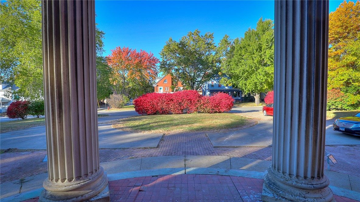 carousel photo #3 (MLS)