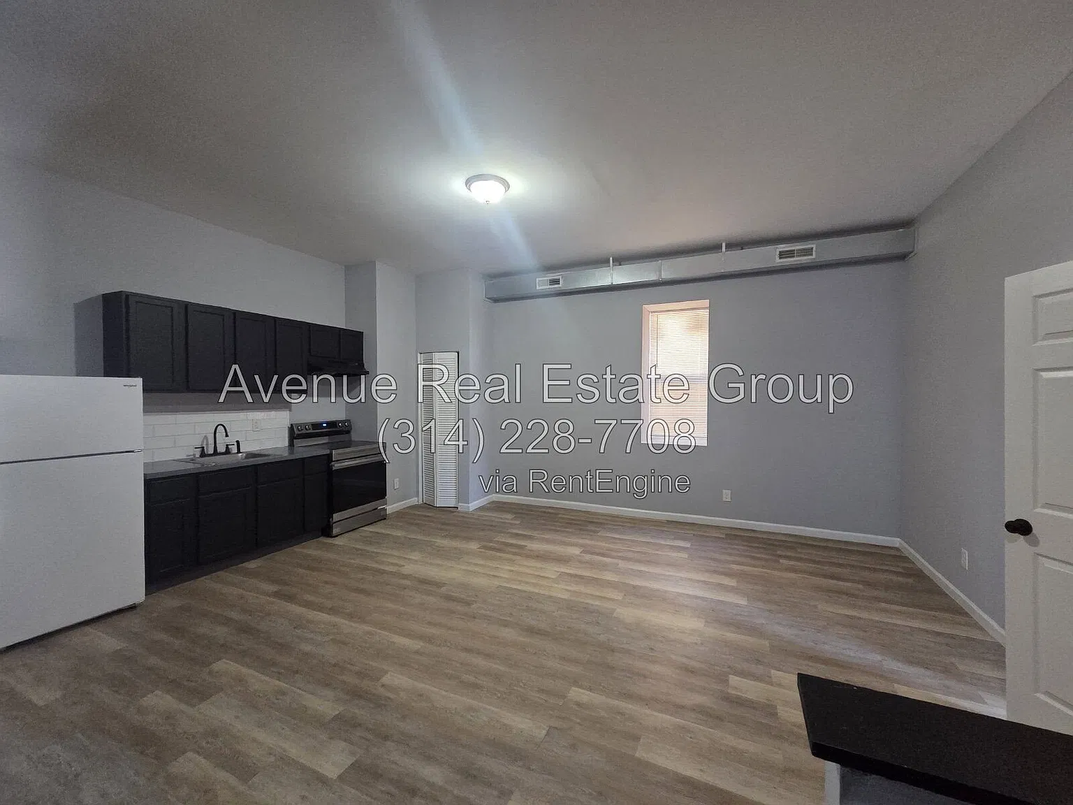 3 bed, 1.0 bath, $950 — Photo 2