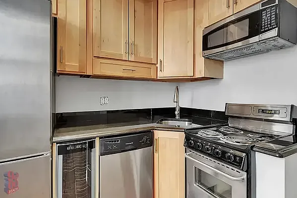 Rented by REAL New York | media 3