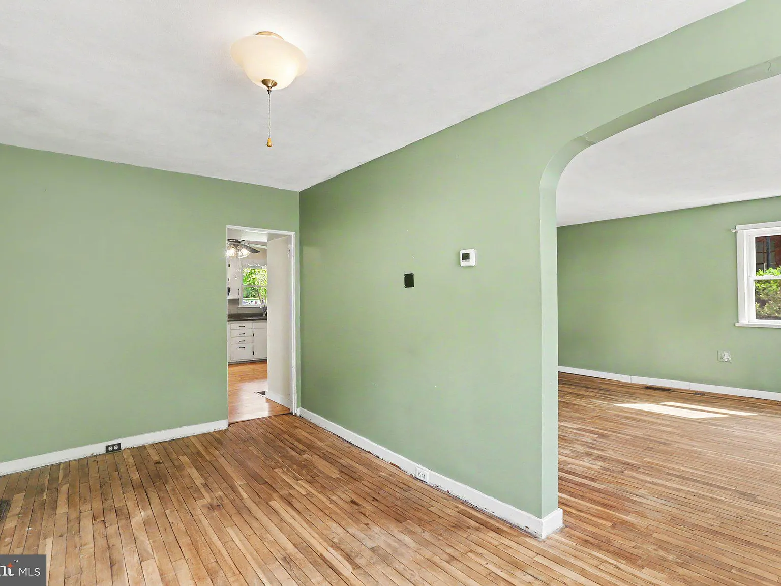 2 bed, 1.0 bath, 1382 sqft, $1,300 — Photo 4