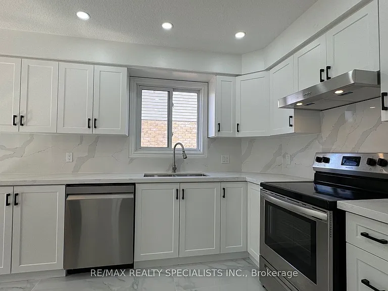 505 Bridlewreath Ct #UPPER LVL — Photo 11
