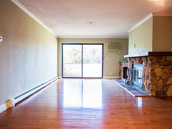 4th image of 3 Briarcliff Dr S #6
