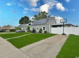 36 John Ln, Levittown, NY 11756