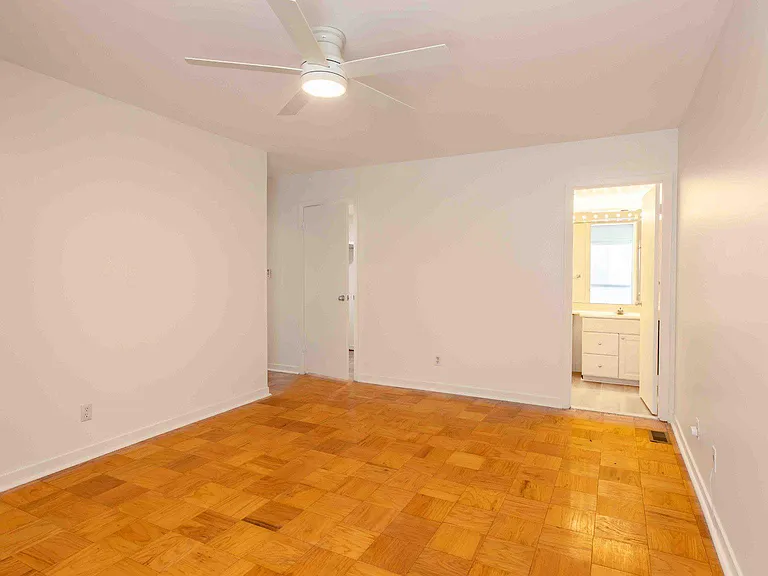 29 Stonehenge Cir #2 — Photo 24