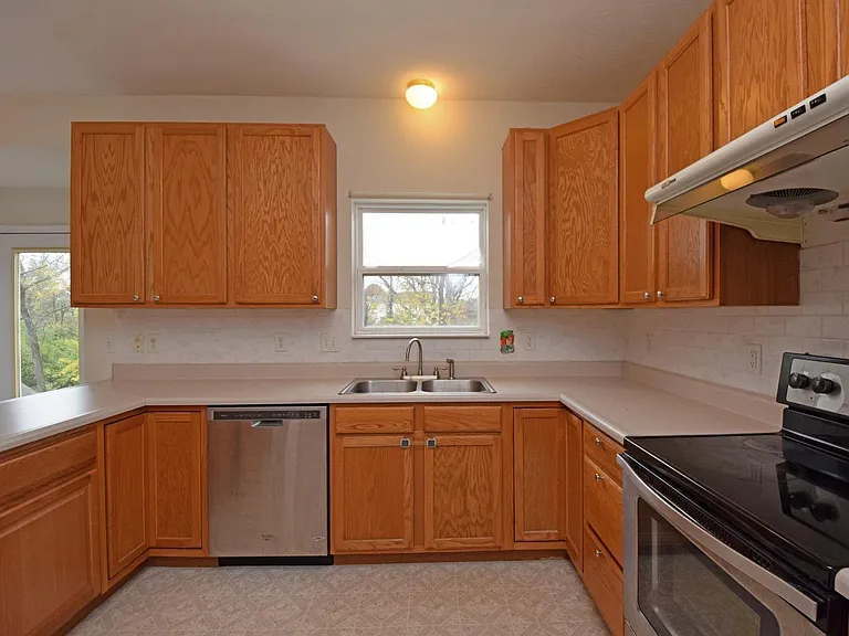 7867 Winding Creek Ct — Photo 8